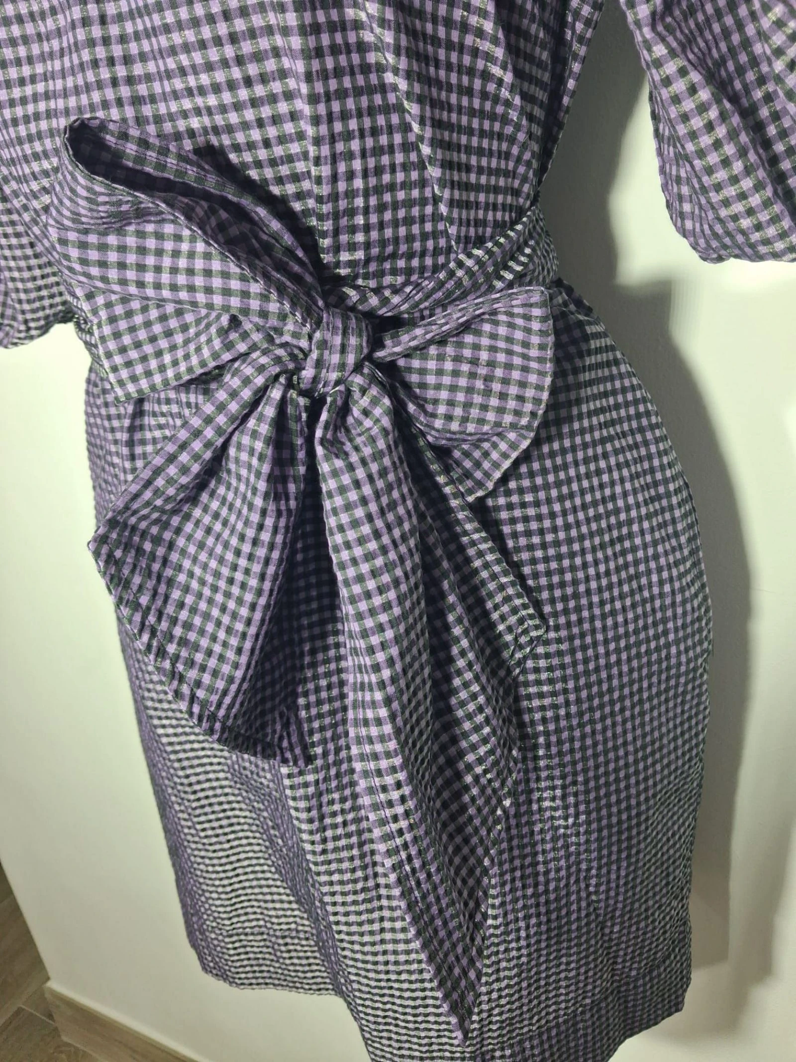 Vestido GANNI vichy morado con brillo sutil, mangas abullonadas T34 – photo 4